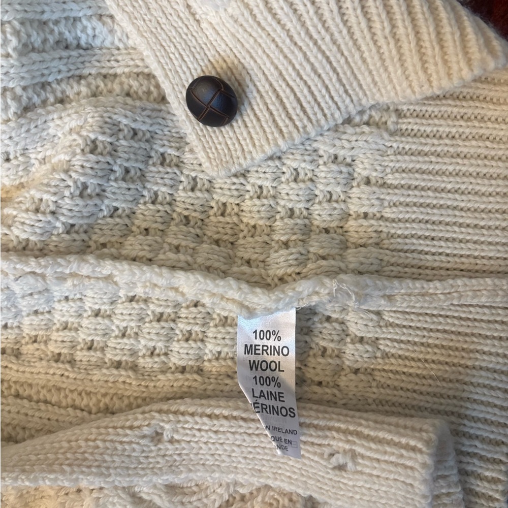 Aran Mór Women's Cream Merino Wool Cardigan - Picture 3 of 7